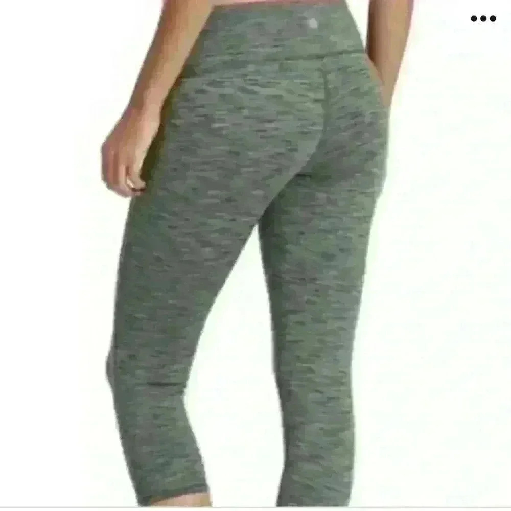 Lululemon leggings cropped yoga sizs 6 in green